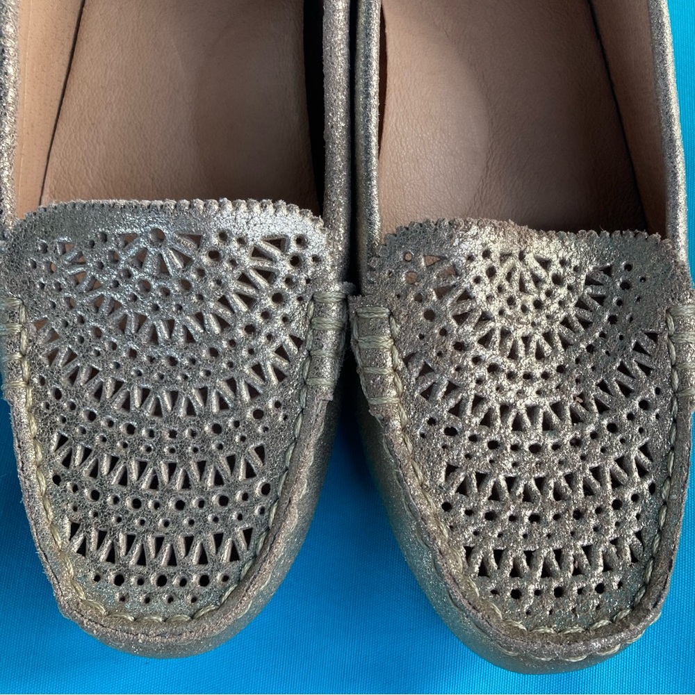 UGG Women's Clair Driver Loafer Metallic Gold Leather Size 7.5 Shoes - Picture 13 of 15